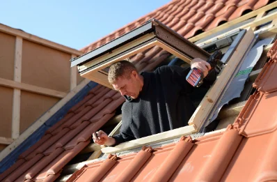 Pose de fenêtres de toit Velux à Treis-Sants-en-Ouche